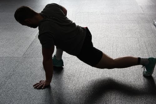 薬を使わない：自然な方法で頭痛を和らげます 整体師があなたの頭痛に合ったストレッチともみほぐしのご提案 イメージ2