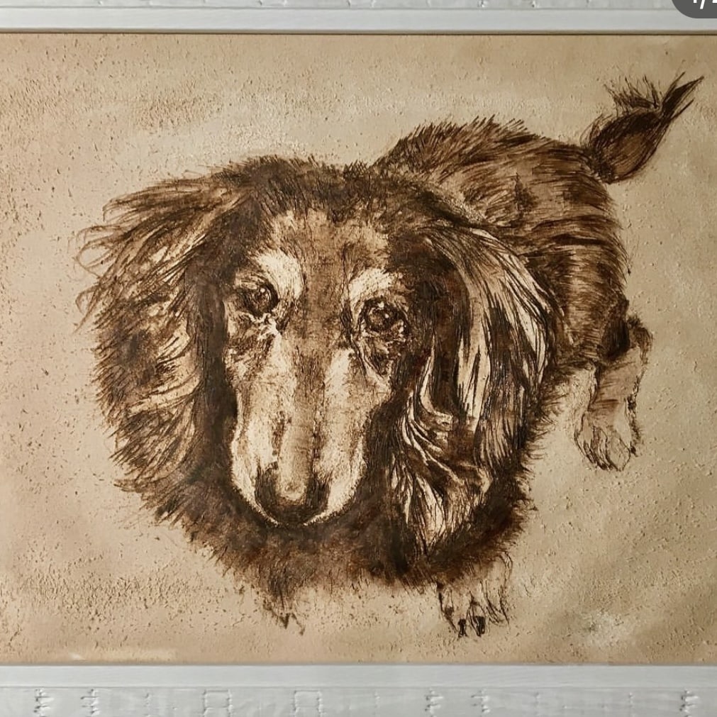 革に電熱ペンで犬の似顔絵(リアル画)描きます 牛革に電熱ペンで焼きつけながらセピアの陰影で絵を描きます。 イメージ1