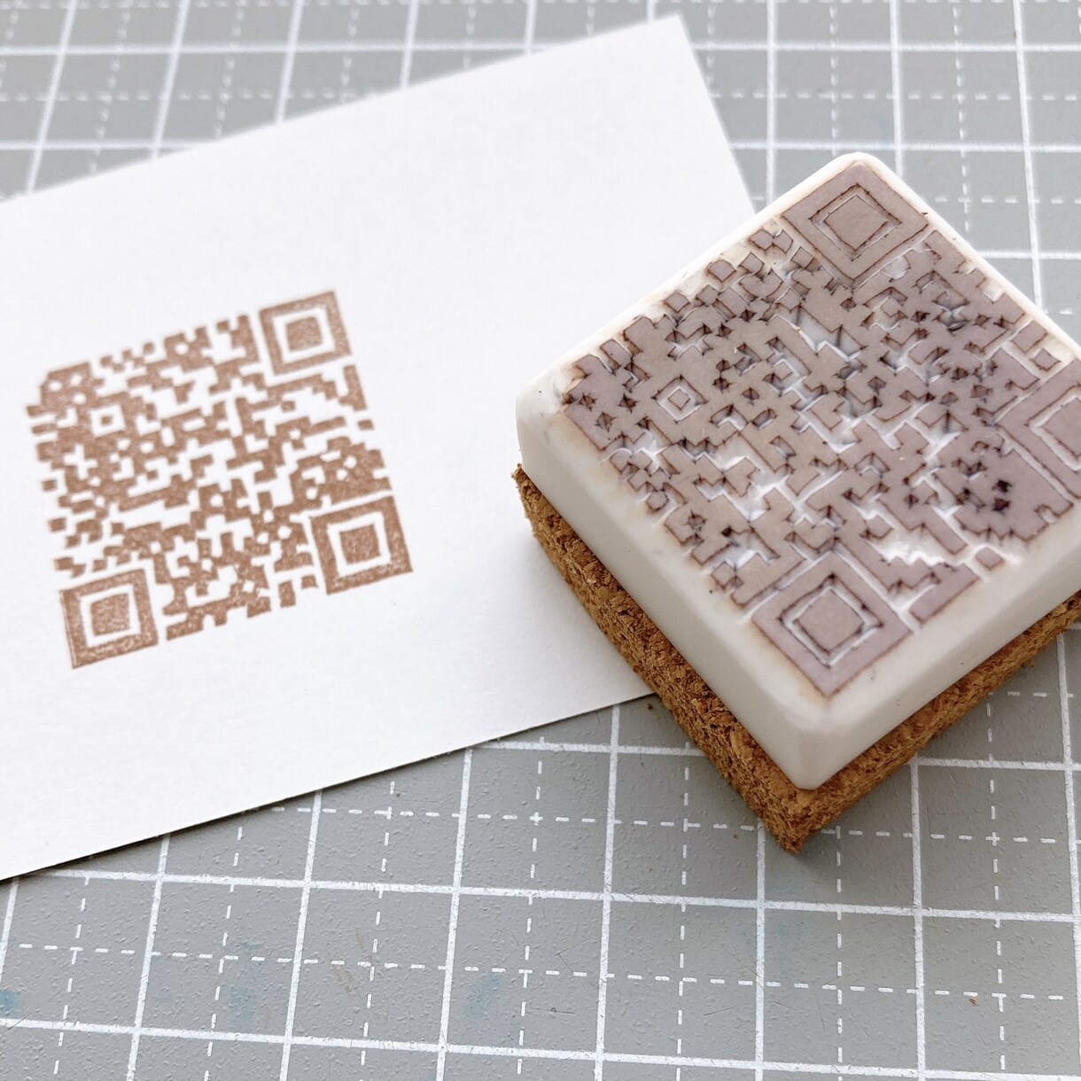 QRコードの消しゴムはんこお作りします 手作りで温かみのあるQRコードで、色々アピールしませんか イメージ5