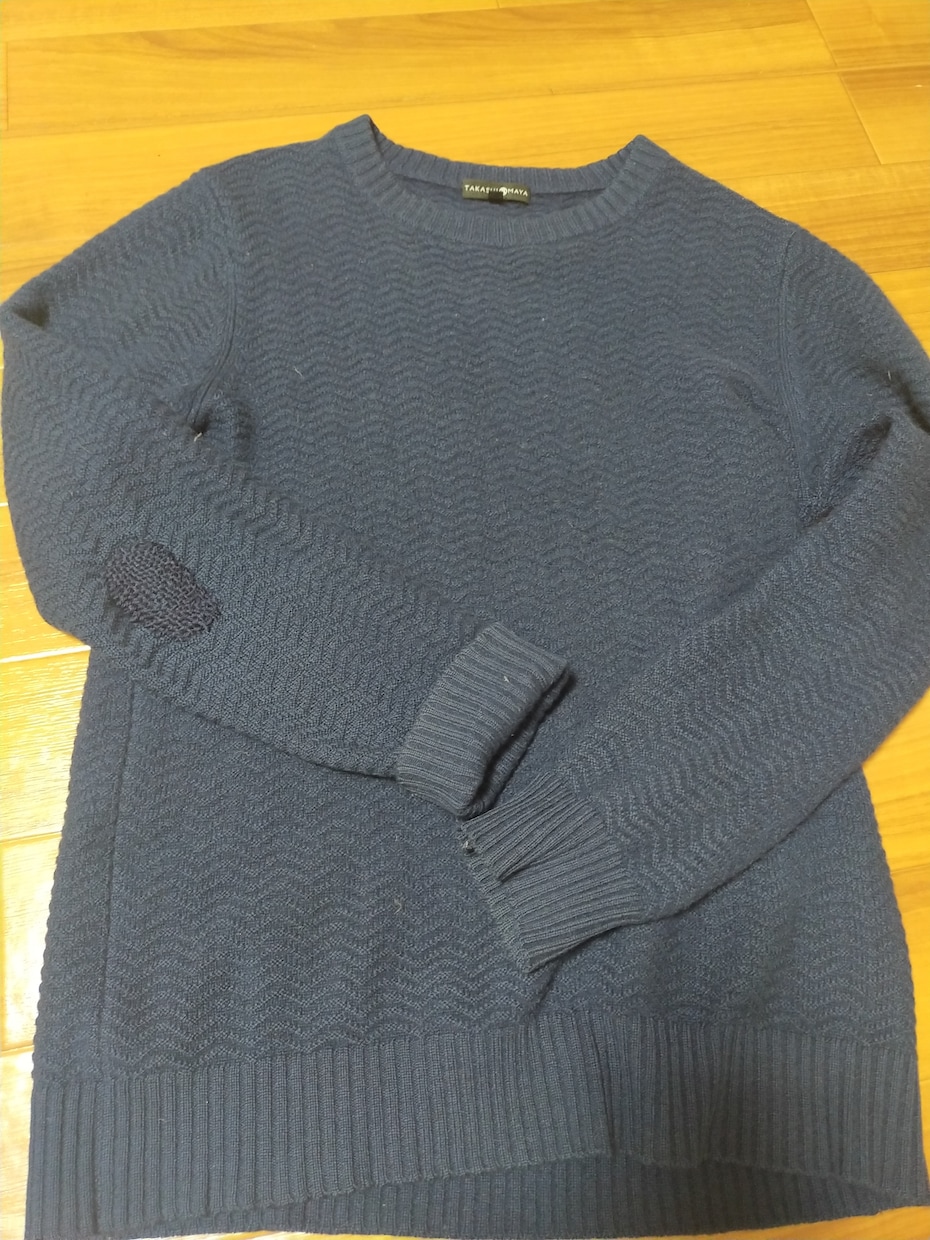 穴が開いた服をダーニングで直します カラフルなダーニングでかわいく補修いたします。 イメージ5