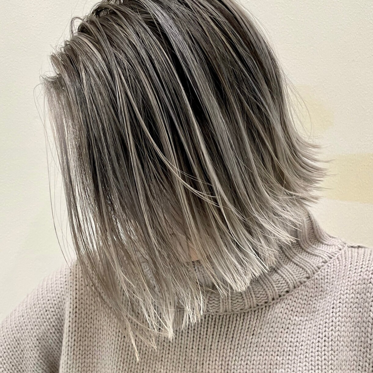 ただの白髪染めを辞めたい人を救います オシャレに"白髪をぼかす"ハイライトヘアデザインの提案 イメージ3