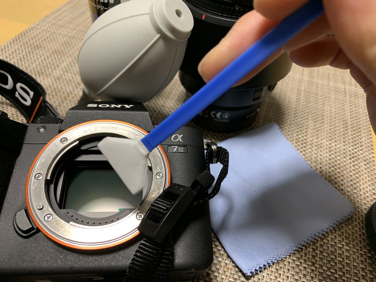 カメラのセンサー、レンズ清掃します 放送機材を扱う会社でカメラのメンテナンススタッフしてます。 イメージ1