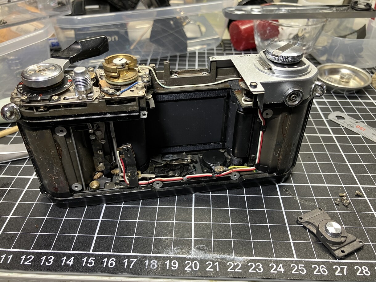 フィルム一眼レフカメラの修理をお受けします 機械式一眼レフ（主にニコン製）の修理を格安でお届けします。 イメージ6