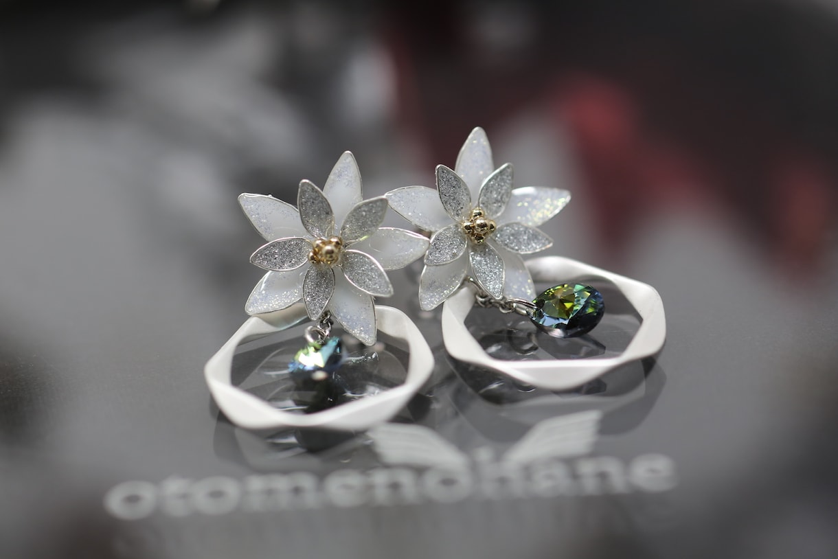 花のアクセサリーを制作します ピアス、イヤリング、ブローチなど、お好きなアクセサリーに。 イメージ3