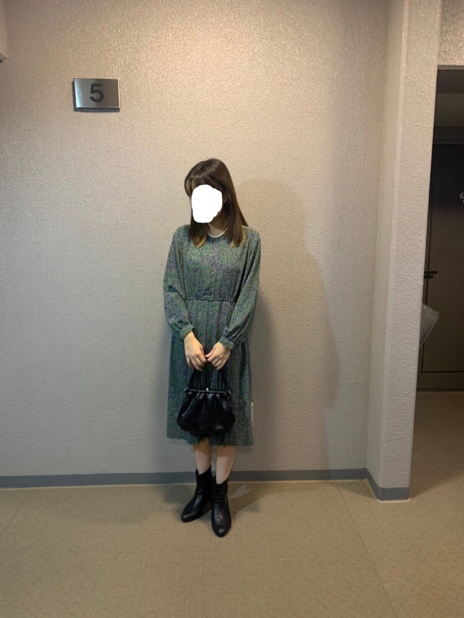 部屋のクローゼットでコーディネートを組み合わます コーディネートできない！難しい！と悩んでる人たちへ イメージ2