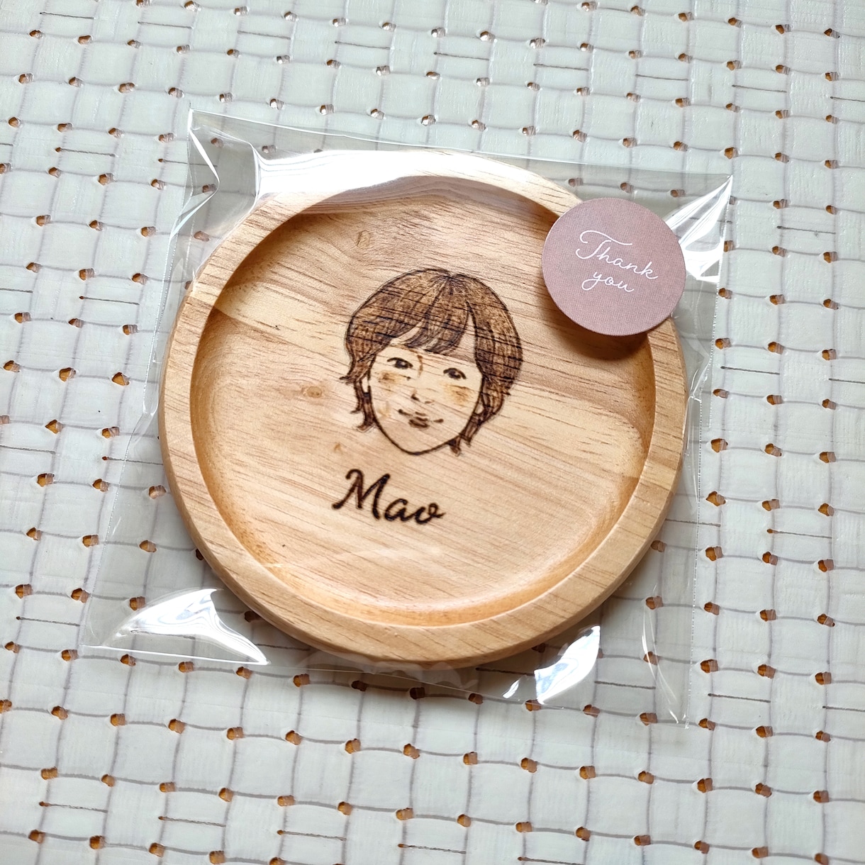 席札にぴったりの似顔絵コースターをお作りします ウェディングの席札、プチギフトなどにおすすめです！ イメージ8