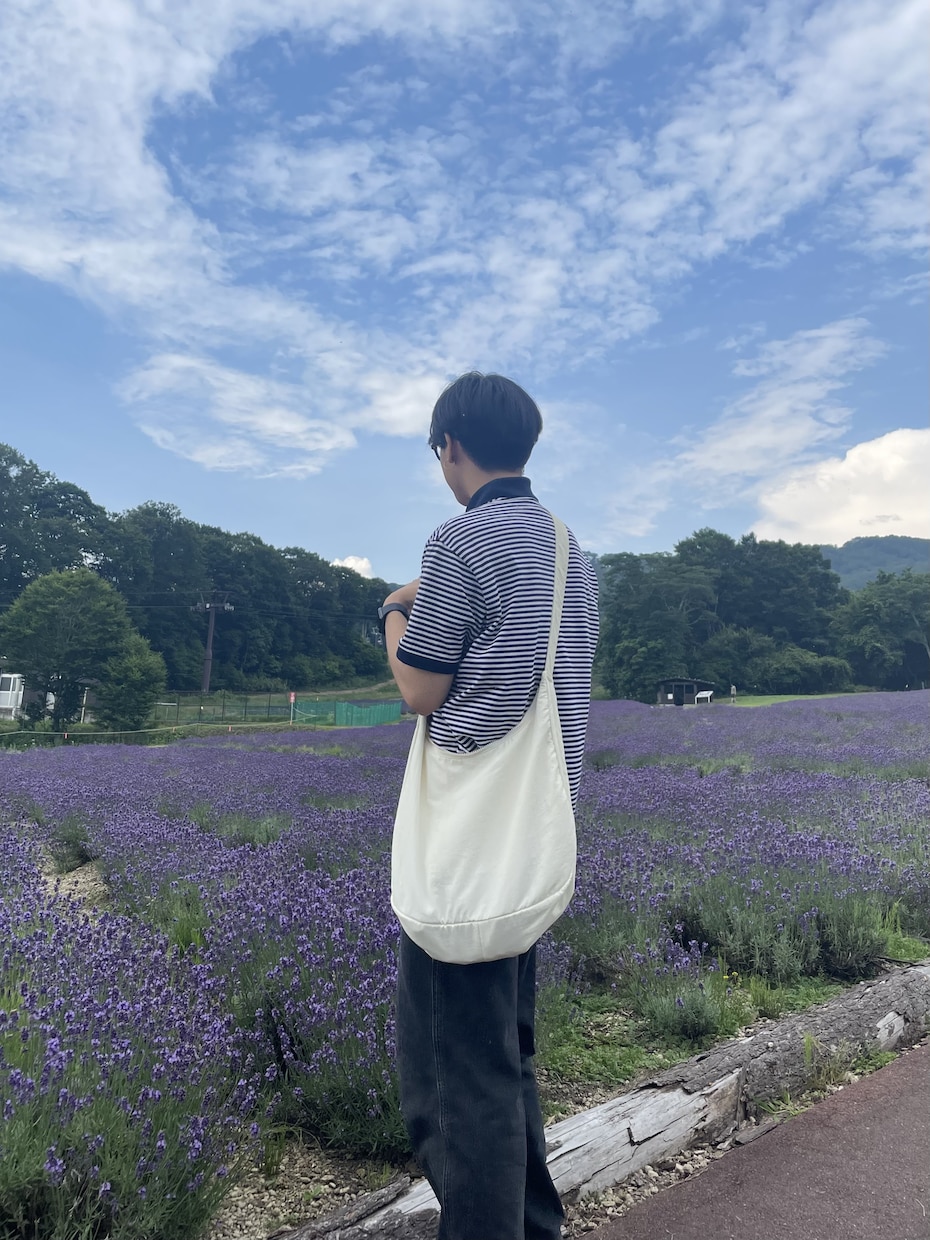 高めの落ち着いた声で朗読ナレーションをします 高めの男性ボイスで丁寧に仕上げます。 イメージ1