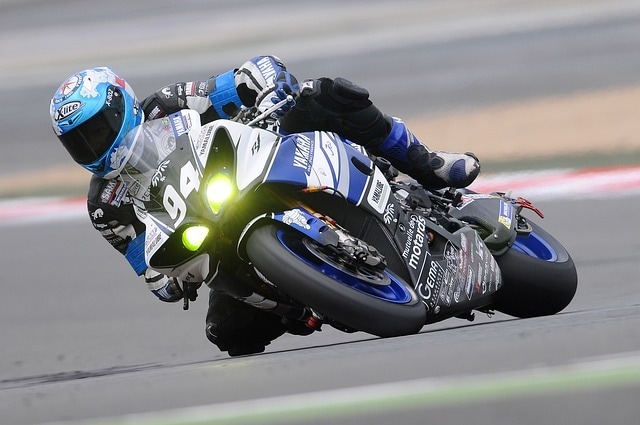 レーサーの様にバイクで膝スリができるようになります なぜか膝スリに憧れているバイク乗りのあなたへ・・・・ イメージ1