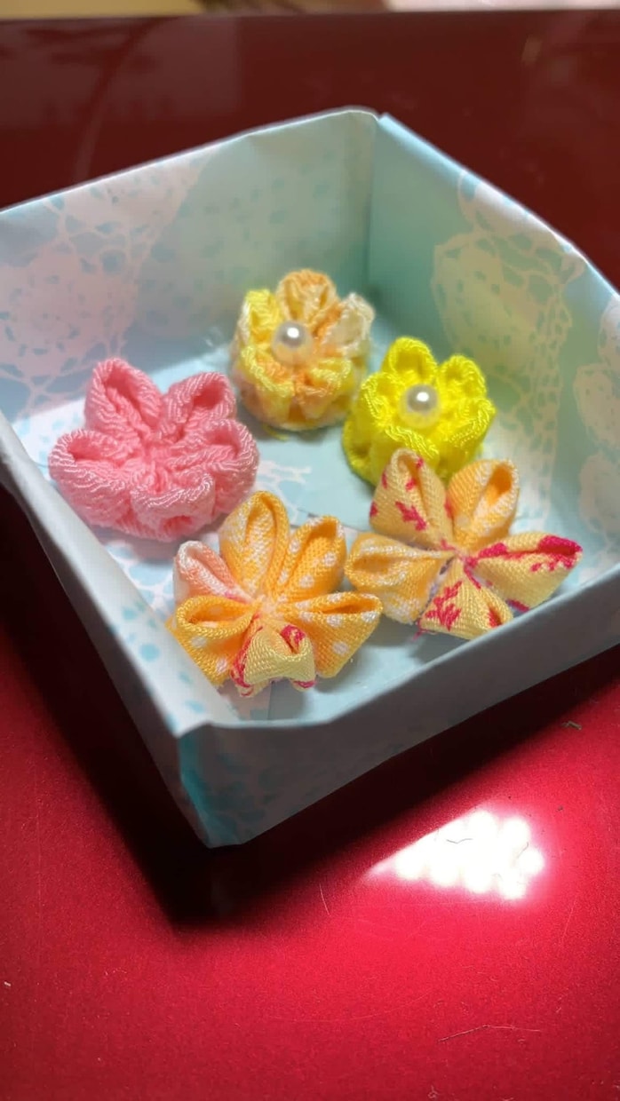 お花作ります ちりめん、洋布でモチーフのお花作ります。 イメージ3