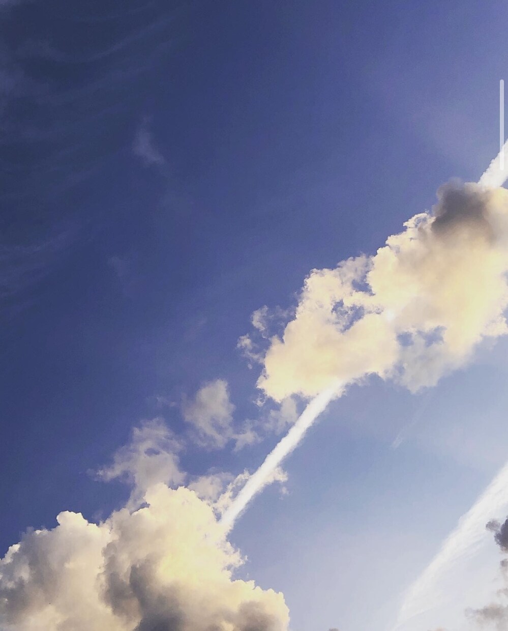 色々な空の写真を提供します 爽やかな空の写真が欲しい人はこちらに連絡ください イメージ1