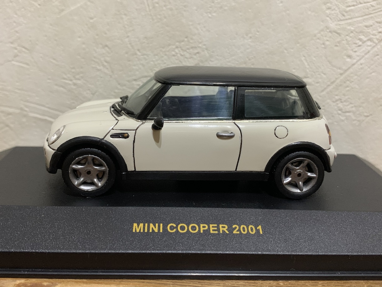ミニカー(1/43など)のカラー変更をいたします 昔乗っていた想い出の一台をリビングにいかがでしょうか？ イメージ9