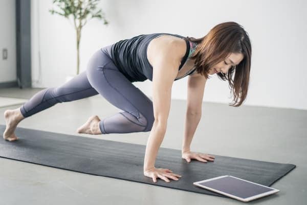 美しい姿勢を提供します オンラインパーソナルトレーニングを行います イメージ1