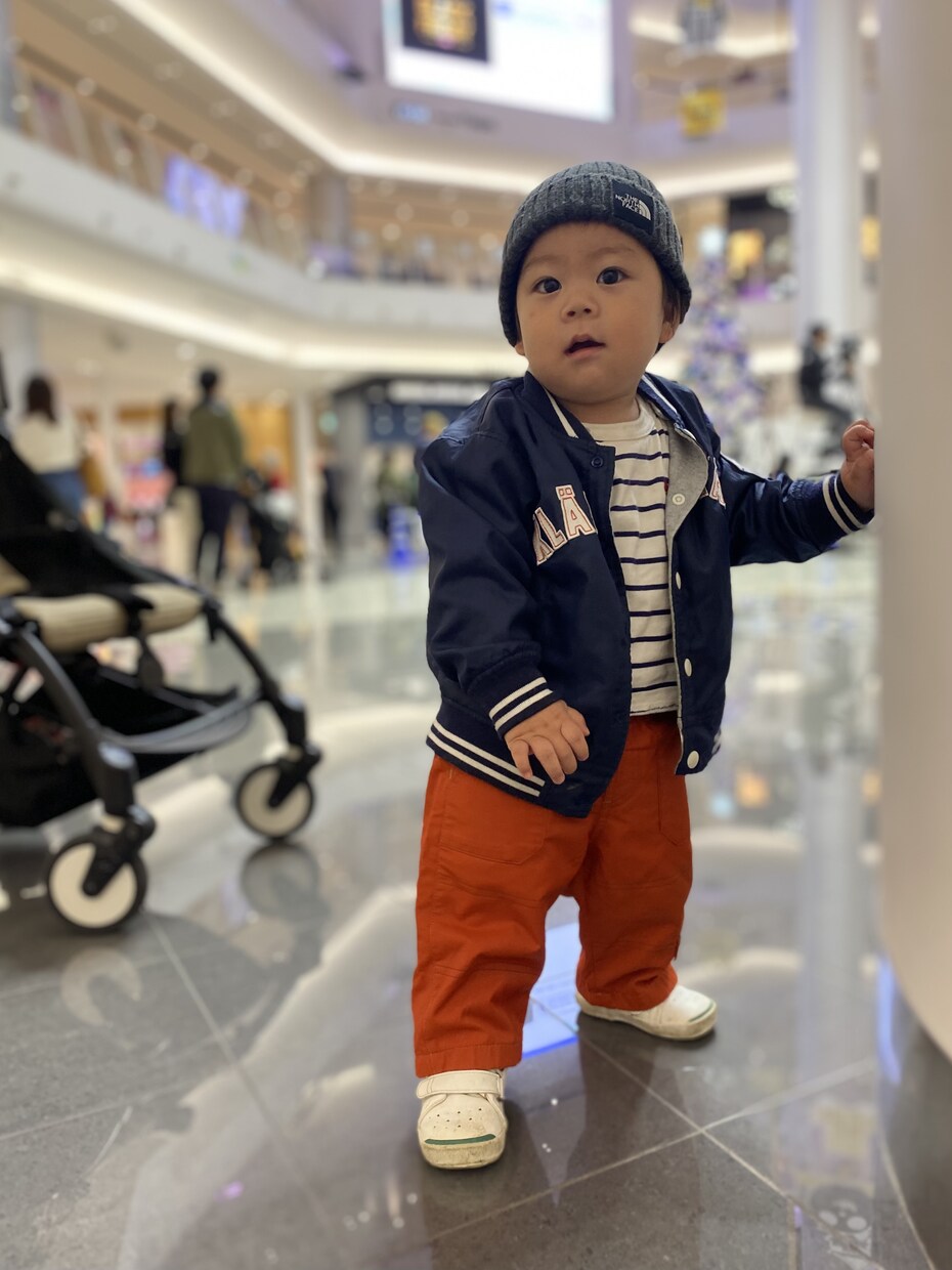 遊ぶ、食べる、笑うベビー子どもの写真素材提供します ぱっちりお目目、さらふわ桃肌、ふさふさヘアーの1歳boyです イメージ5