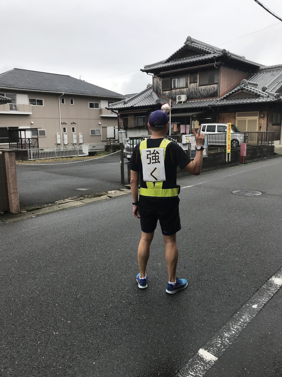 走る応援家余嘉壱がチアワードで励まします 沈んだ心もこのチアワードを見れば元気になる事請け合い イメージ1