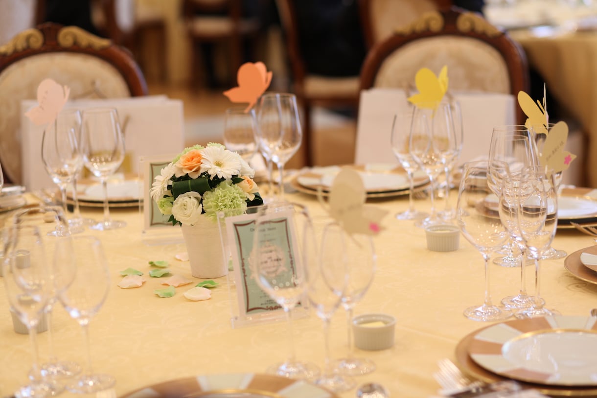 結婚式の席札作ります グラデーションが綺麗なちょうちょの席札です。 イメージ1