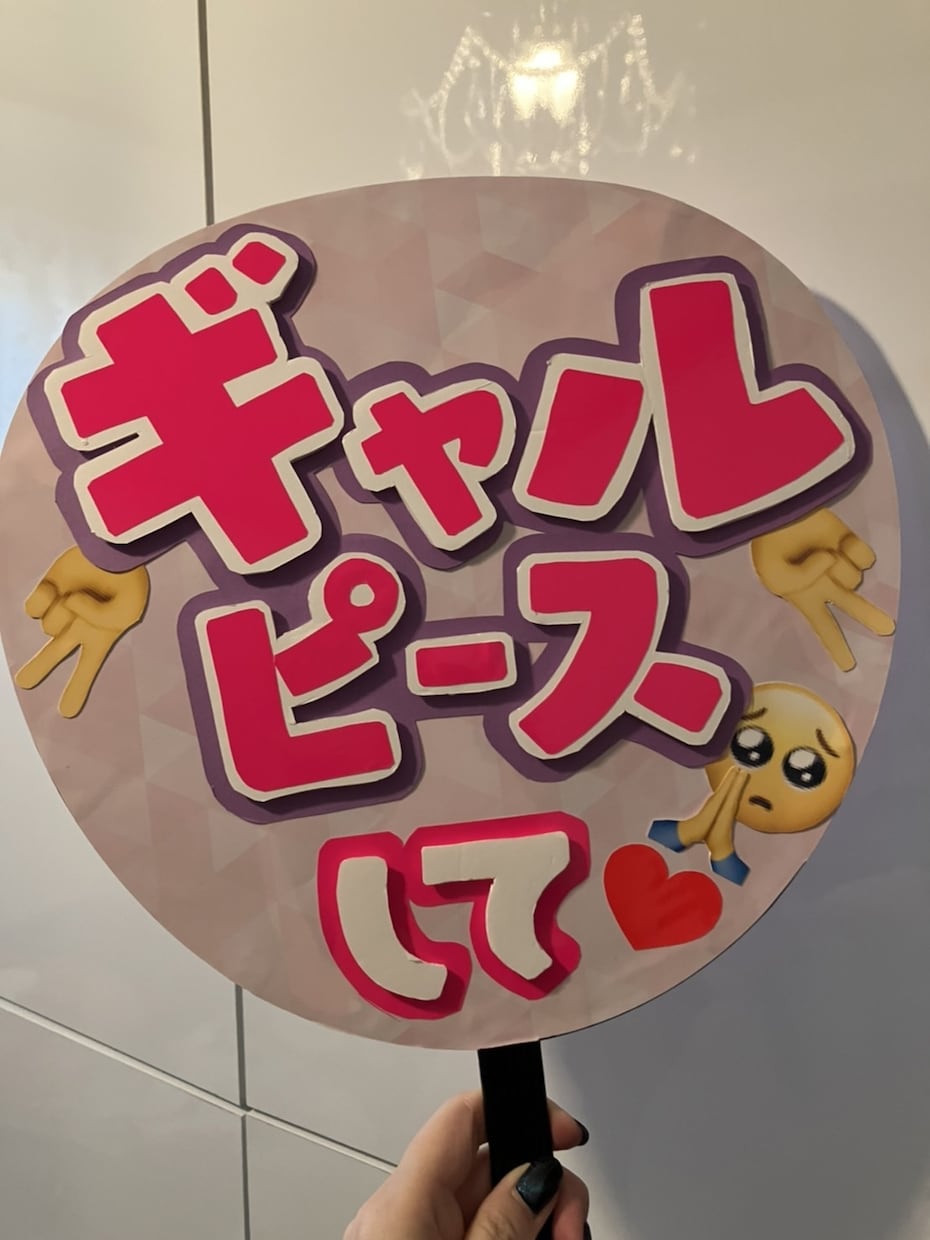 プロのデザイナーが応援うちわを制作し現物納品します 現役デザイナー兼イラストレーターが目立つ応援うちわを作ります イメージ3