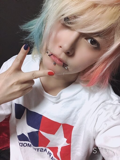 愚痴ききます 顔面ピアス＆派手髪にしか言えない愚痴だってあるかもしれない イメージ4