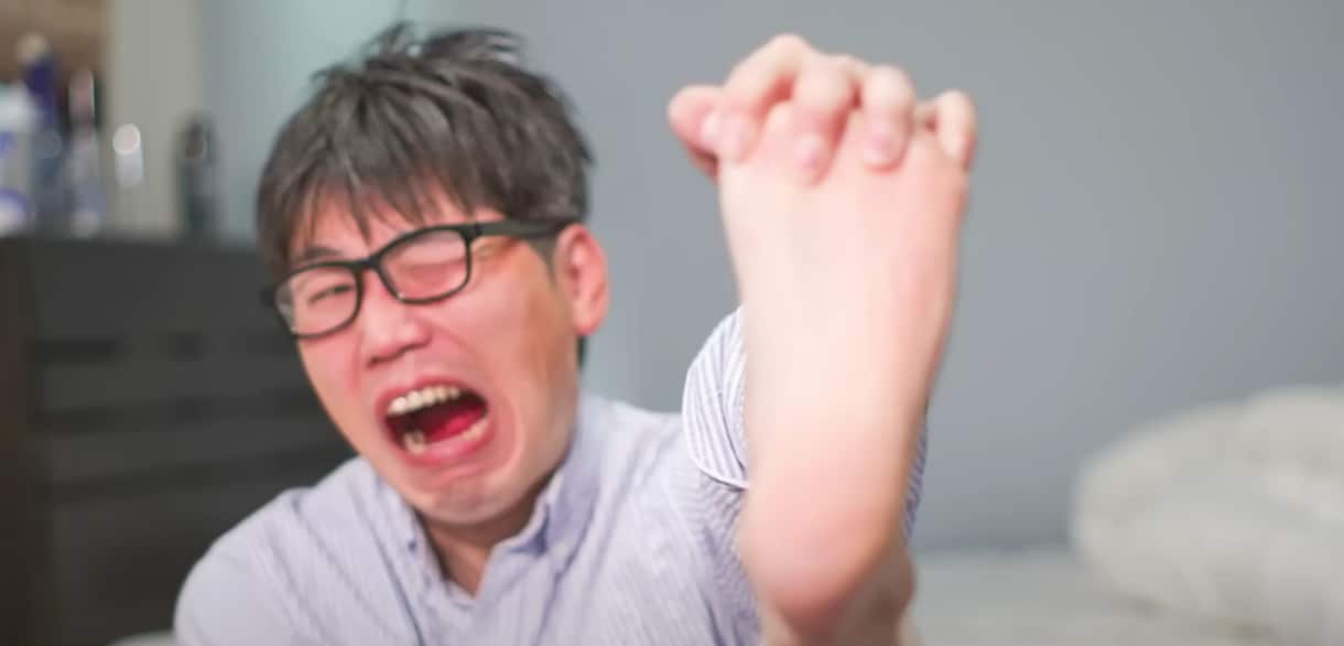 足が攣った時の正しい対処法教えます 山内流は逆ストレッチ！皮膚の伸張を３秒するだけ！ イメージ1