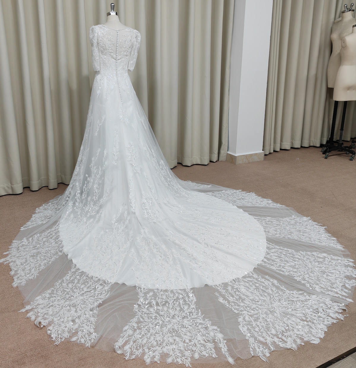 オーダーメイドドレスを制作しております 業者様も個人様も対応致します。45000円からのフルオーダー イメージ6