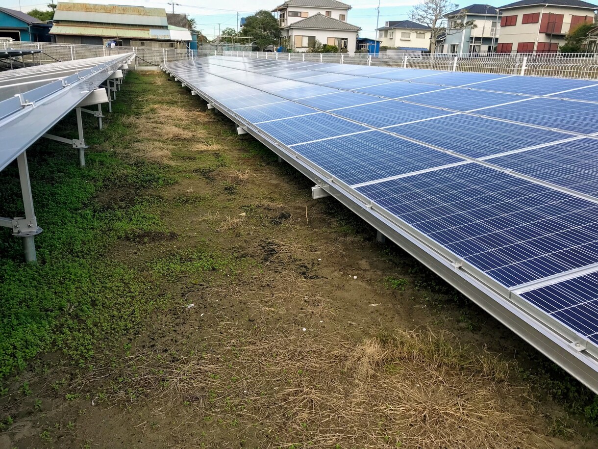 産業用低圧太陽光発電所の除草作業を行います 年3回、都度写真報告付きなので安心です イメージ9