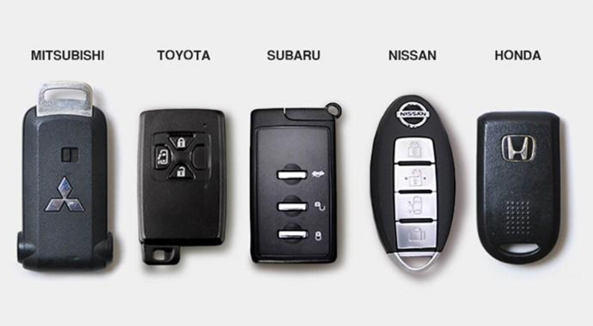 スマートキーの電池交換します ディーラーに依頼して高いお金払って電池交換してませんか⁉︎ イメージ1