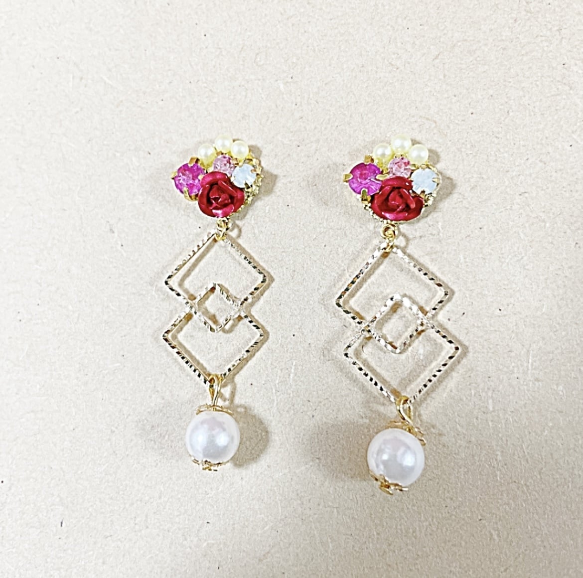 あなただけのアクセサリーをお作ります バラとパールのイヤリングorピアス イメージ1