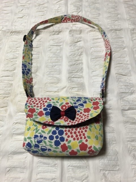 裁縫代行承ります 和洋裁幅広く対応します。通園バッグから、お洋服の  