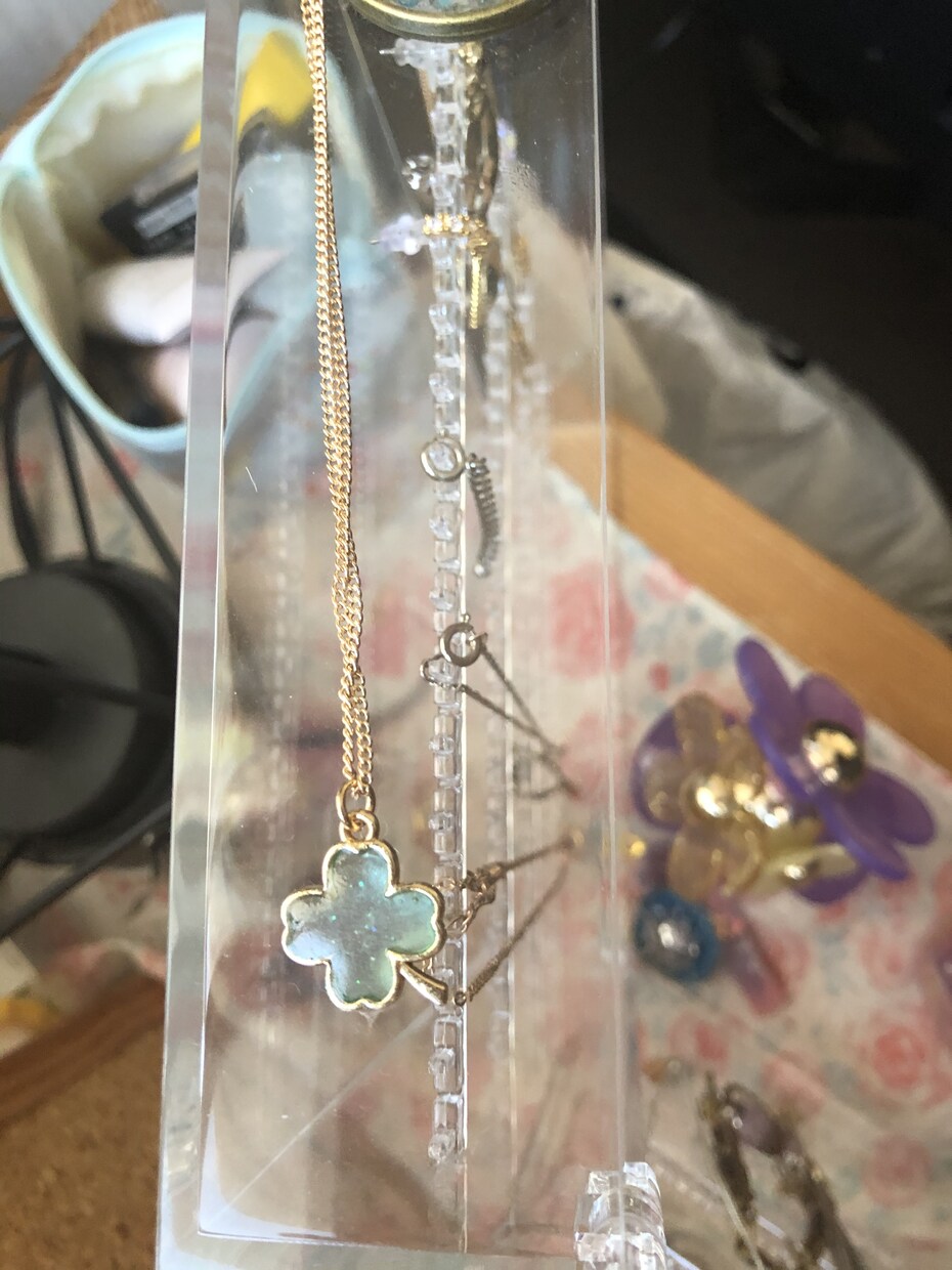 レジンでアクセサリーやキーホルダーを作ります ネックレスやキーホルダーをつくってます イメージ8