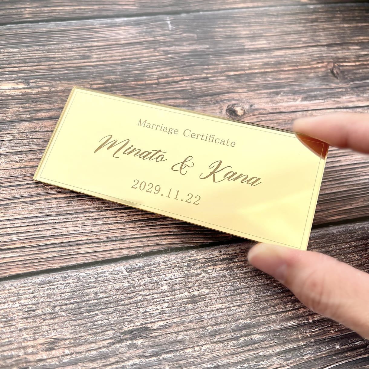 ゲスト参加型の結婚証明書を作ります ゴールドの輝きが美しい結婚証明書です イメージ3