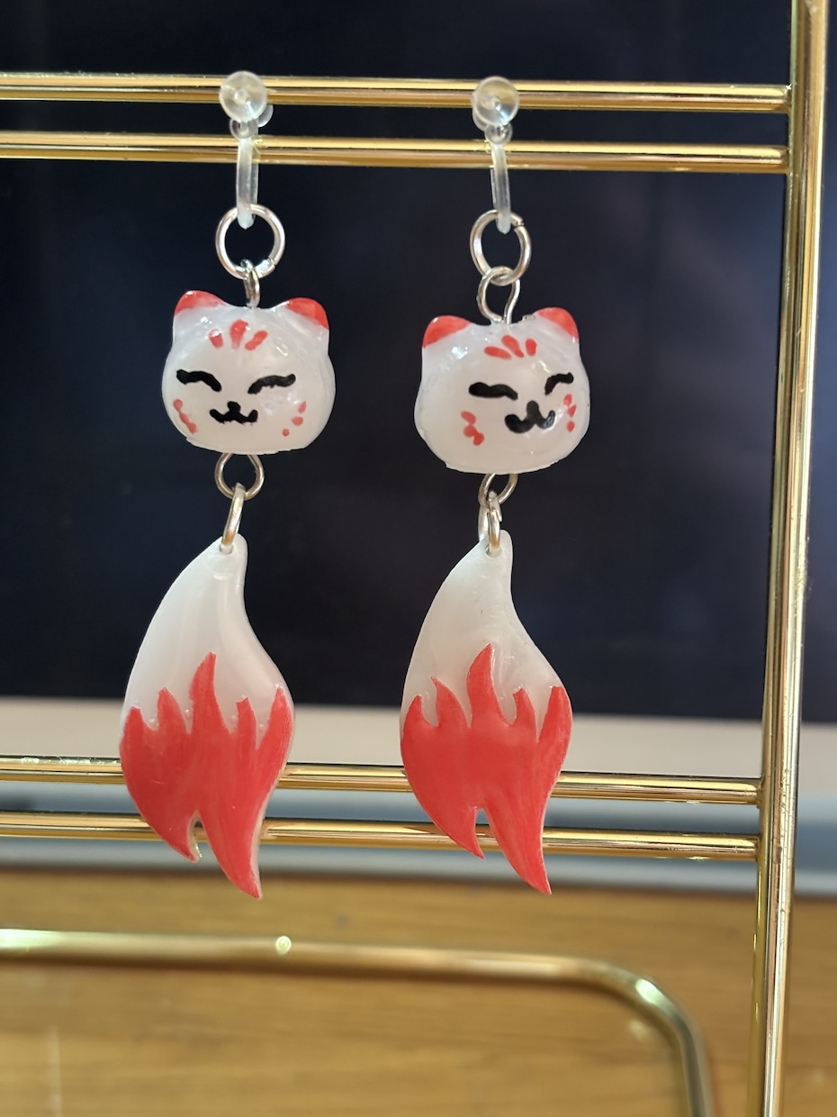 尻尾がゆらゆらの狐お作りします ピアス、イヤリング変更受け付けております。 イメージ1