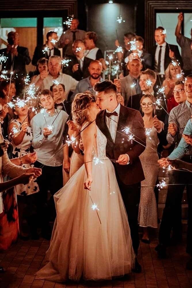 結婚式について、何でもご提案&ご相談にのります 男性ウェディングプランナーと女性サービススタッフの夫婦です イメージ2