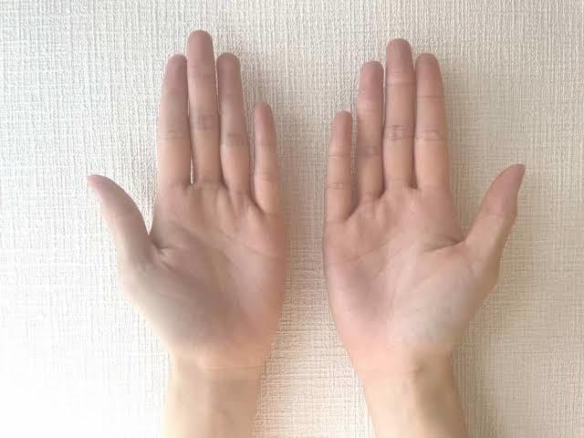 心に寄り添う手相鑑定を24時間以内で行います 手のひらに小さな希望を 。1万字でたっぷり解説いたします。 イメージ1