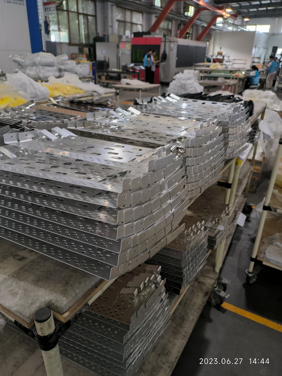 サ14)板金製品の設計試作から量産まで対応します 精密鈑金加工から大型筐体板金加工まで幅広く対応可能です イメージ2