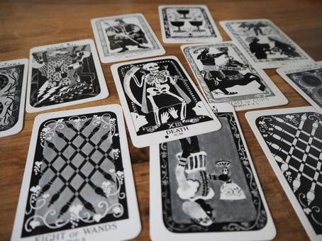 あなたの前世をストーリ形式でお話しします 前世の扉を開き、深層心理に辿り着く。 イメージ4