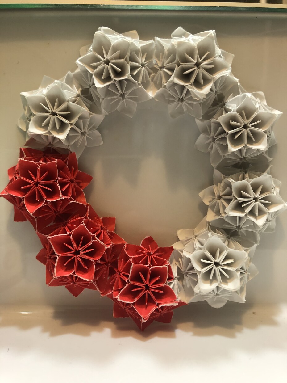 お忙しい方の代行で大量折り紙折ります 折り鶴や、お花、くす玉、リースなどお作りします！ イメージ2
