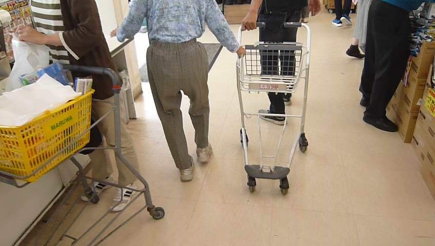 原田式座るケアーでスタスタ歩きの方法教えます 上手く椅子に座れば足腰に力が入り歩行が力強く、しっかり歩行 イメージ3