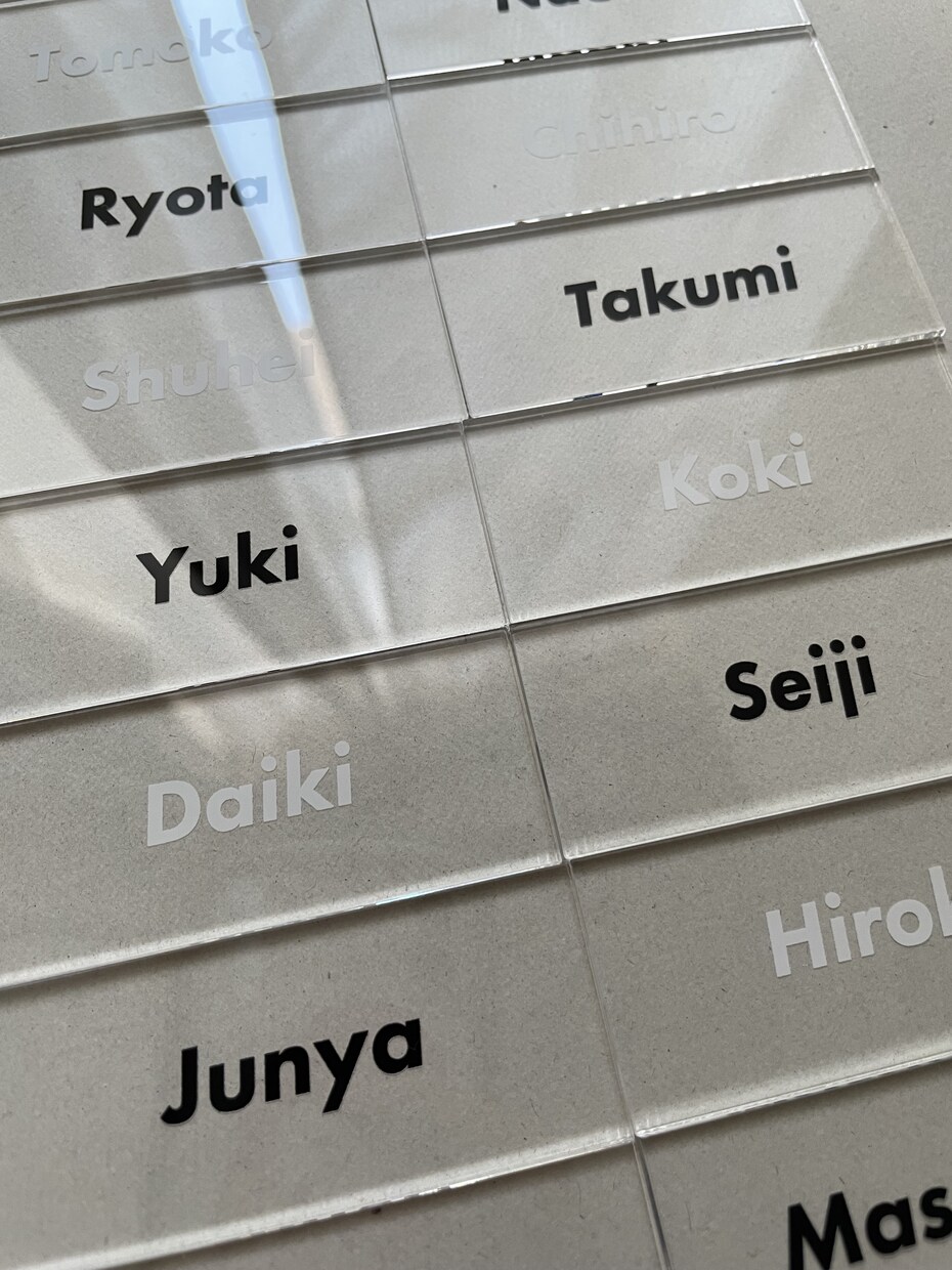 アクリル席札作成します 結婚式でゲストが思わず手に取りたくなるアクリル席札を作ります イメージ1
