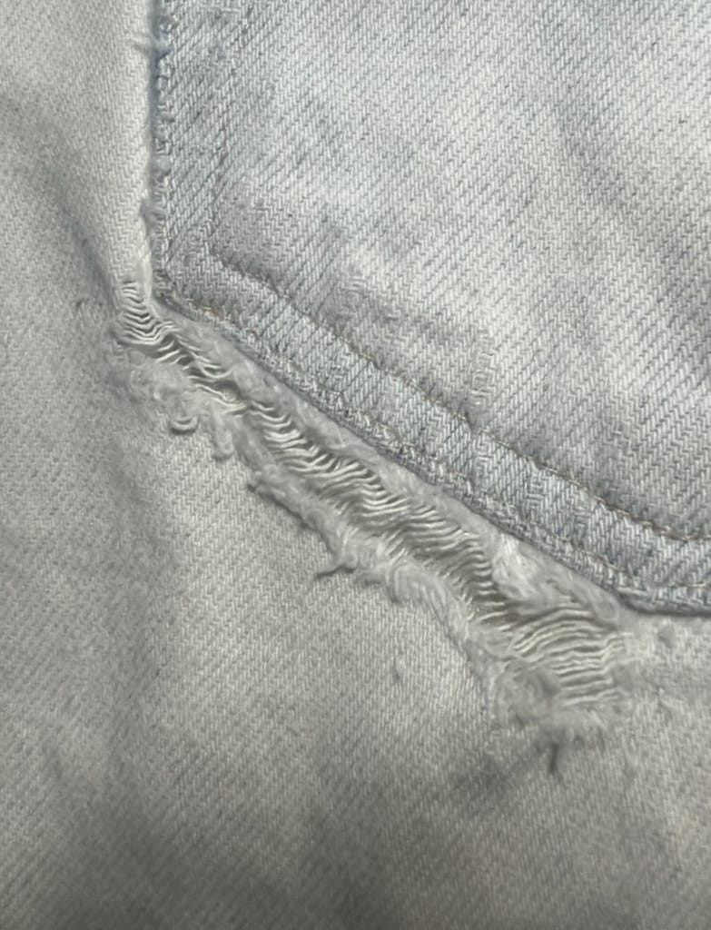 大切なお洋服をお直しいたします サイズ変更や穴補修などお気軽にご相談ください。 イメージ3