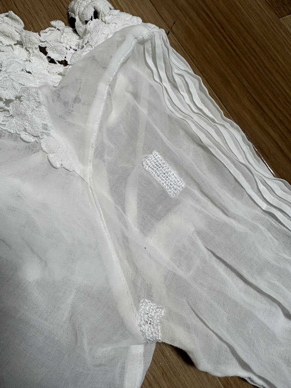 穴が開いた服をダーニングで直します カラフルなダーニングでかわいく補修いたします。 イメージ3