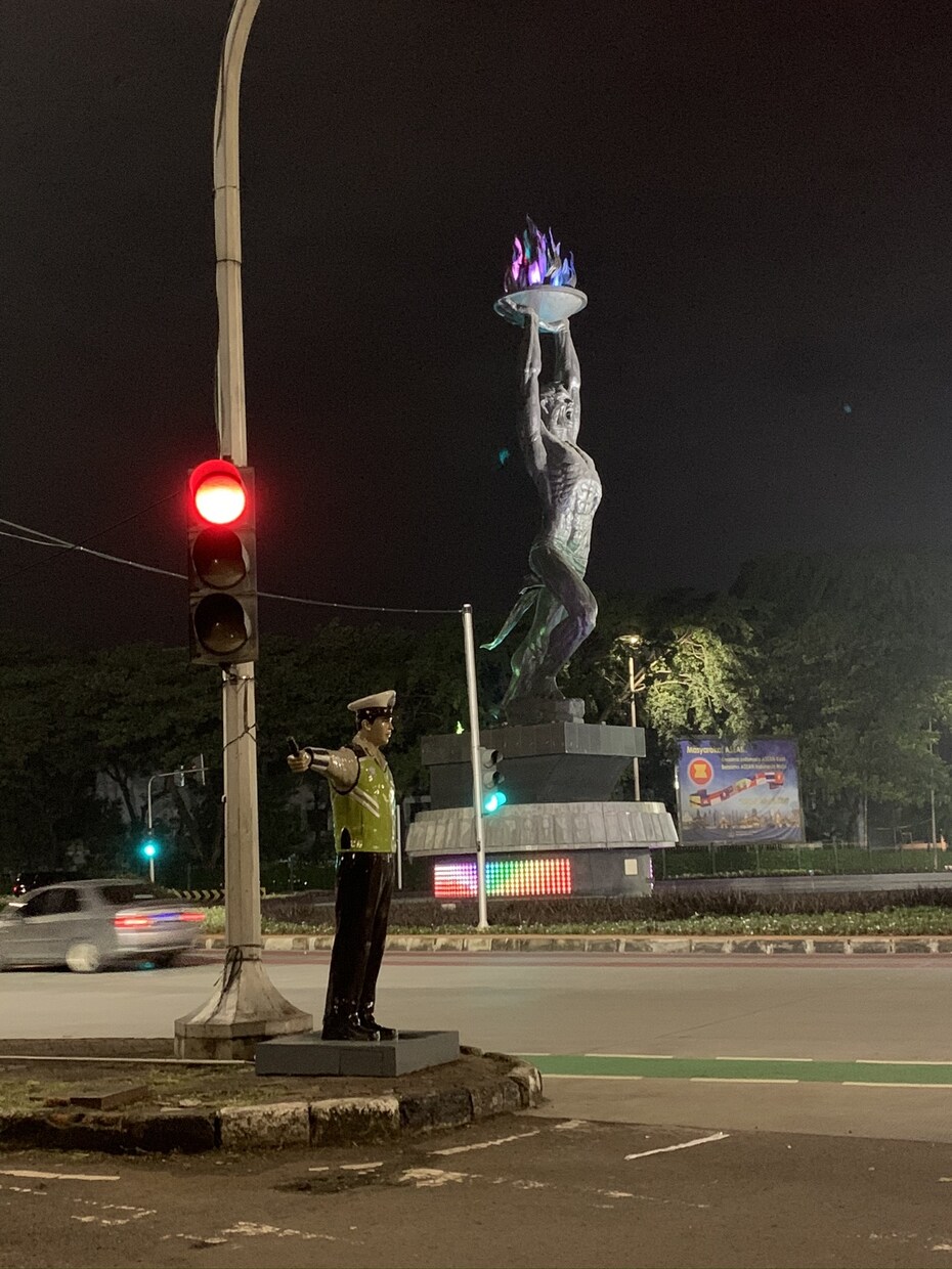 インドネシアの事についてわかる範囲で回答しますます インドネシア 移住 ジャカルタ イメージ1