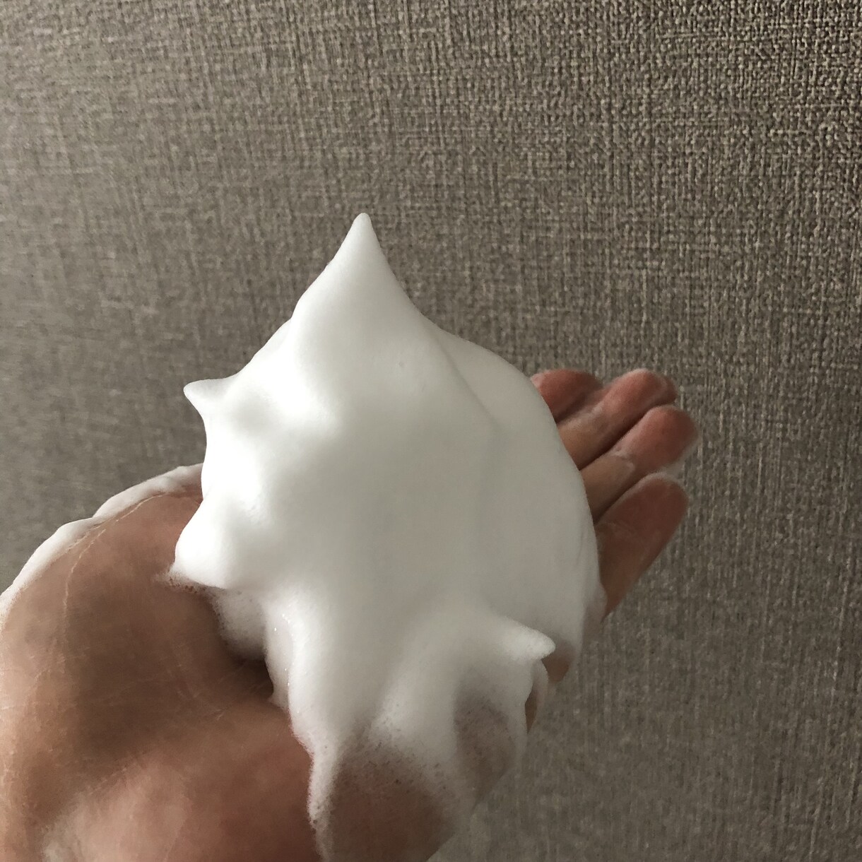 手だけでモコモコな泡が作れるよう伝授します 少量の洗顔フォームでモコモコ気持ち良くお顔が洗えます★ イメージ1