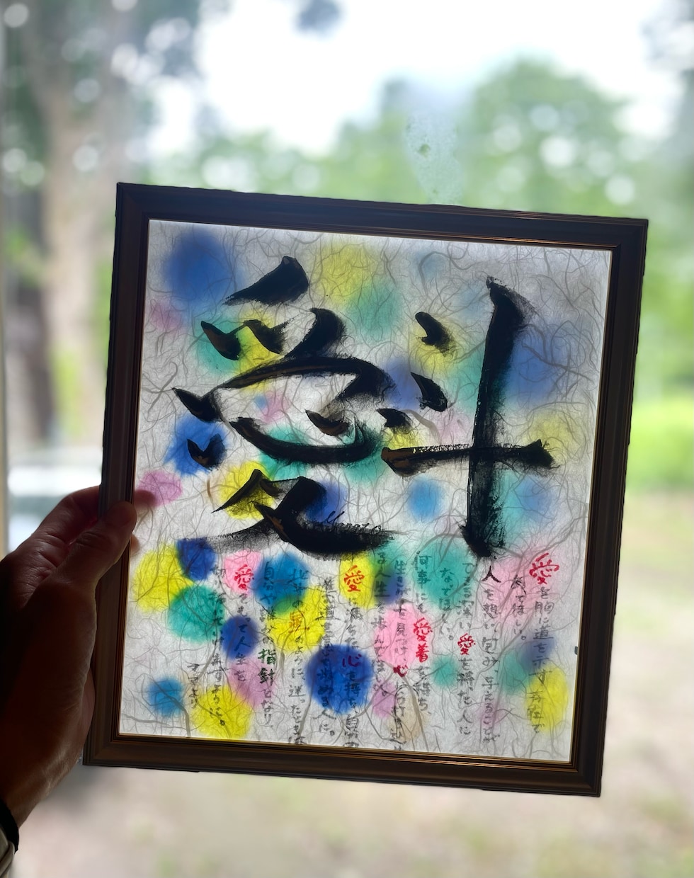白馬村の自然溢れる場所で手書きの命名書を描きます アート活動歴10年以上の女性が、直感と感性を元に制作します イメージ1