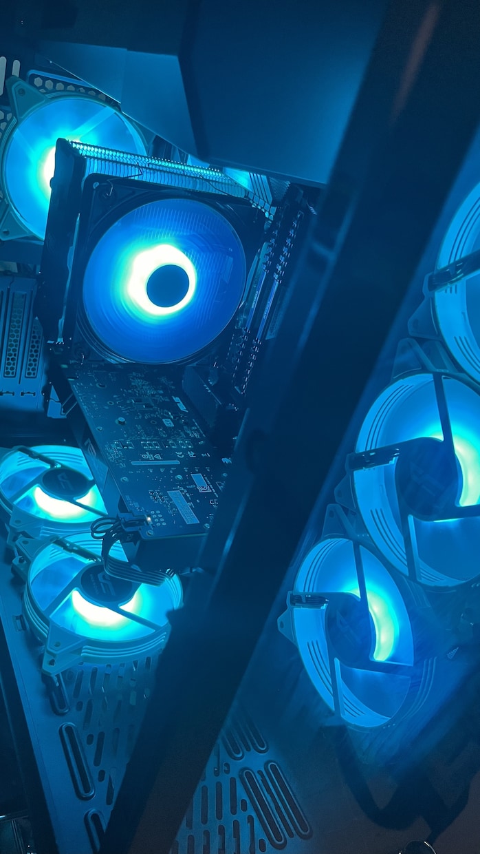 自作PCのパーツ選びや組立、メンテナンスを致します 予算と用途に合わせてお好みのPCを組み立て、相談致します。 イメージ1