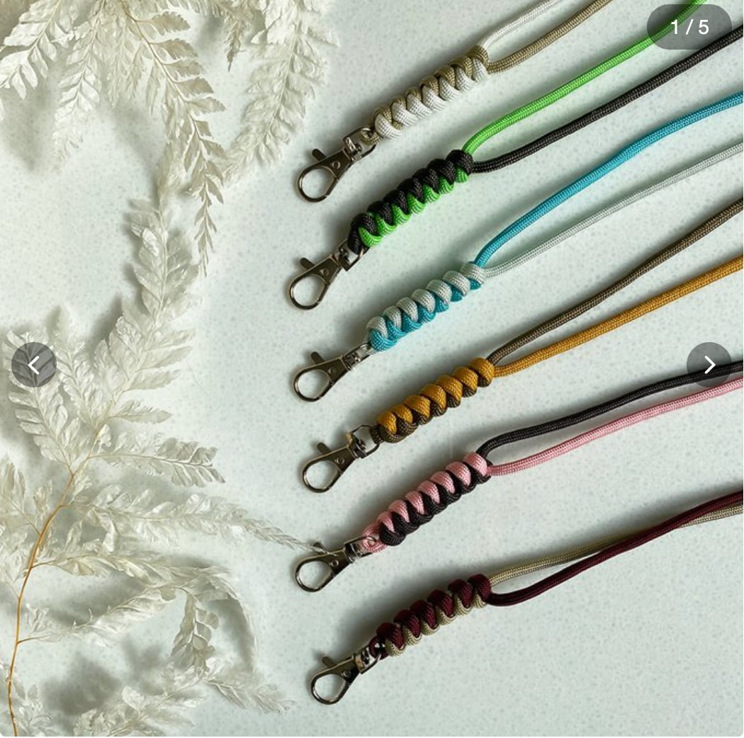 パラコード/ スマホストラップ 1販売します シンプルな大人可愛いスマホ・ネックストラップです♡ イメージ1