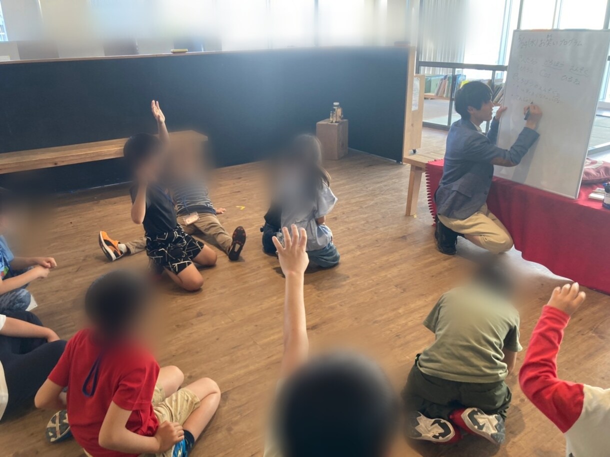 あなただけのオリジナル漫才台本を、一緒に作成します 芸人であり、作家がどう0から作り上げていくかをお見せします。 イメージ1