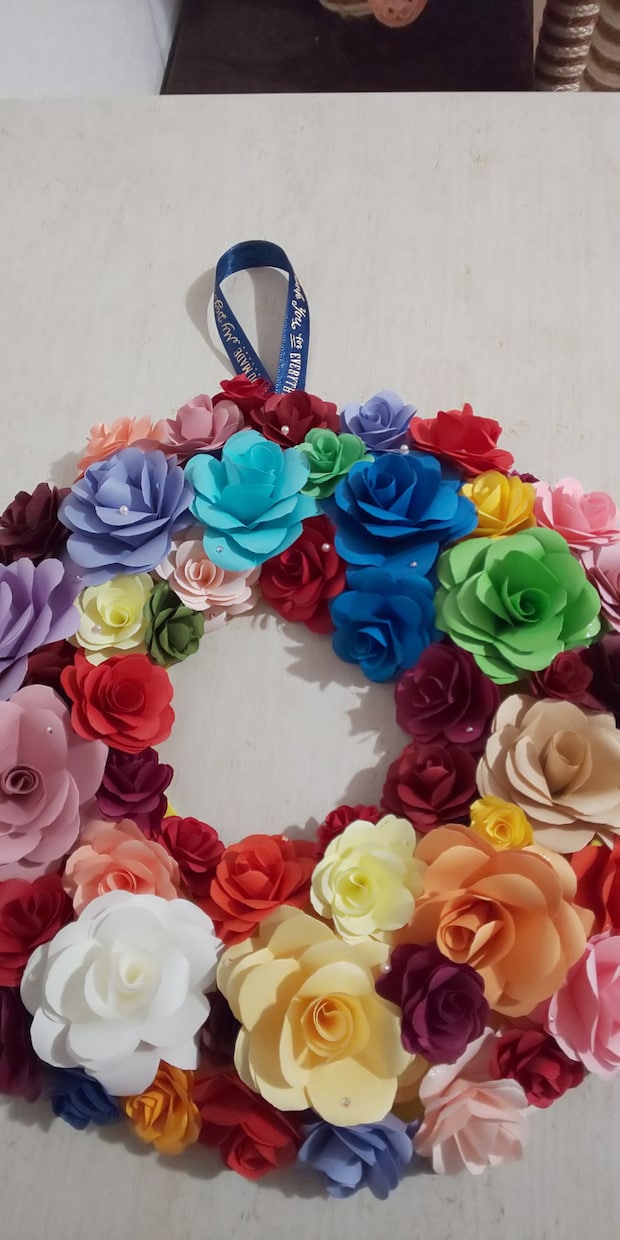 ペーパーフラワー薔薇リースを作ります 誕生日・記念日のプレゼントや自分用にいかがですか？ イメージ3
