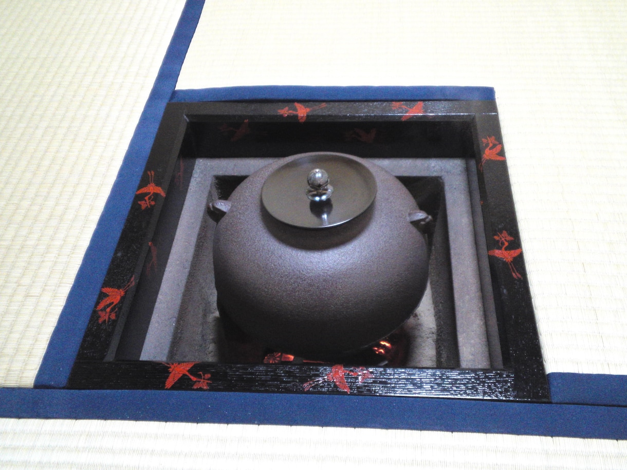 お茶席での基本的なお作法をお伝えします 人気急上昇中のお抹茶・茶道について、表千家講師がお話しします イメージ3