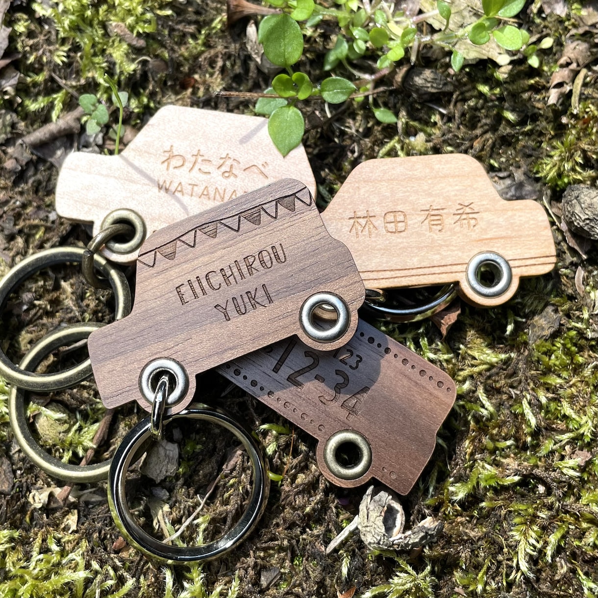 木製のかわいい車キーホルダーをお作りします お車のナンバー、お名前、内容は自由です☺︎ イメージ1