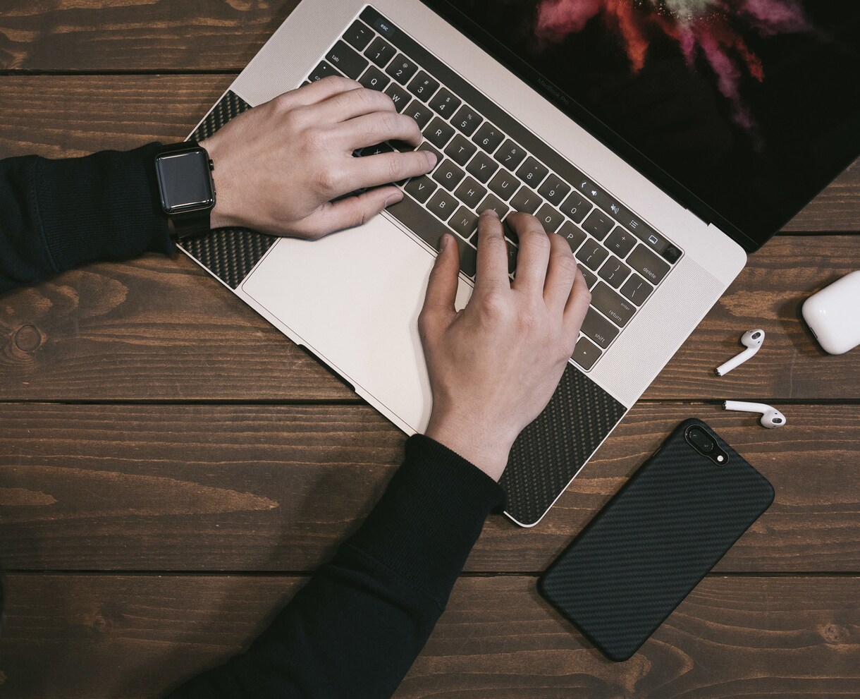 IT関連のブログ記事を作成します 現役のITエンジニアです。実際に個人ブログを運営してます。 イメージ1