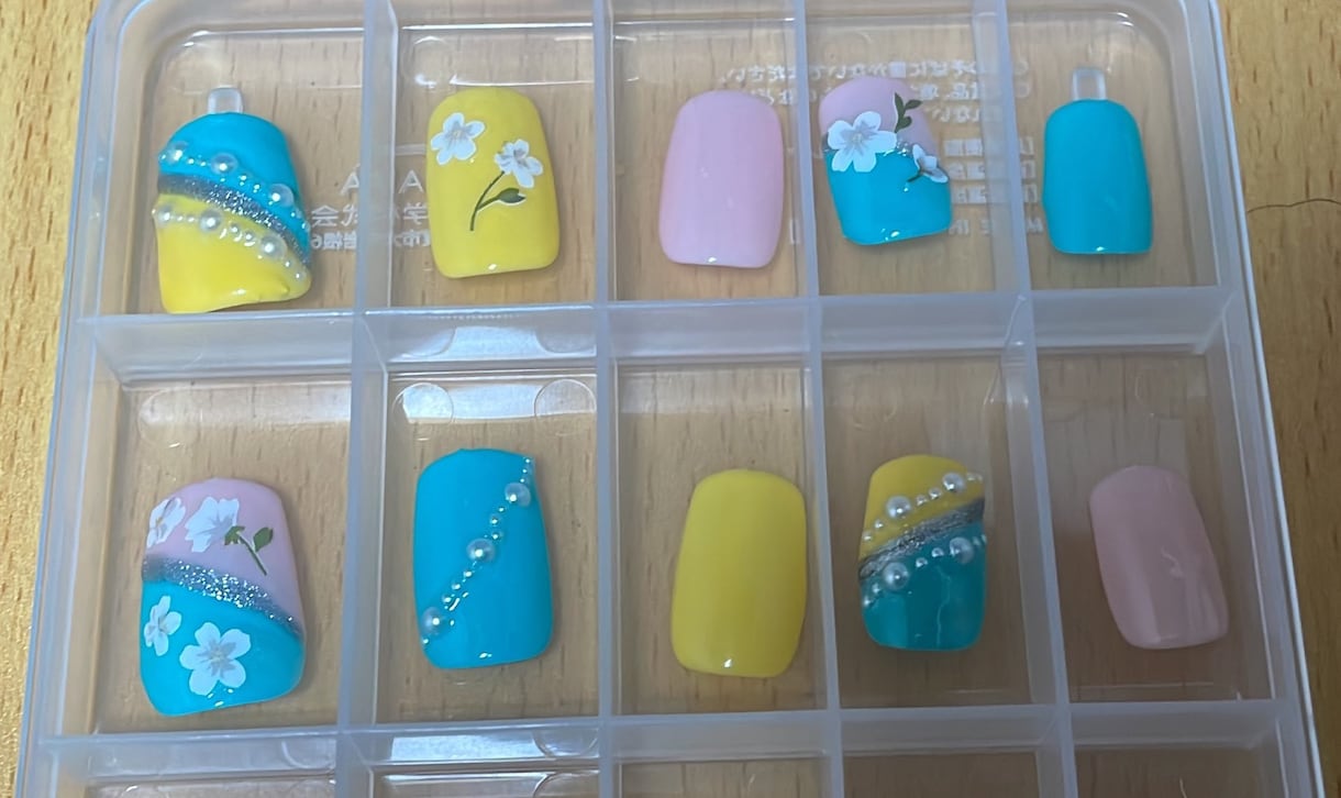 ネイルやレジンを使用した作品を作ります 依頼主様のご希望にそった作品を作ります。 イメージ2